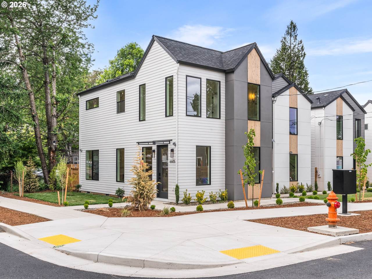 6605 Seneca St - Photo 1