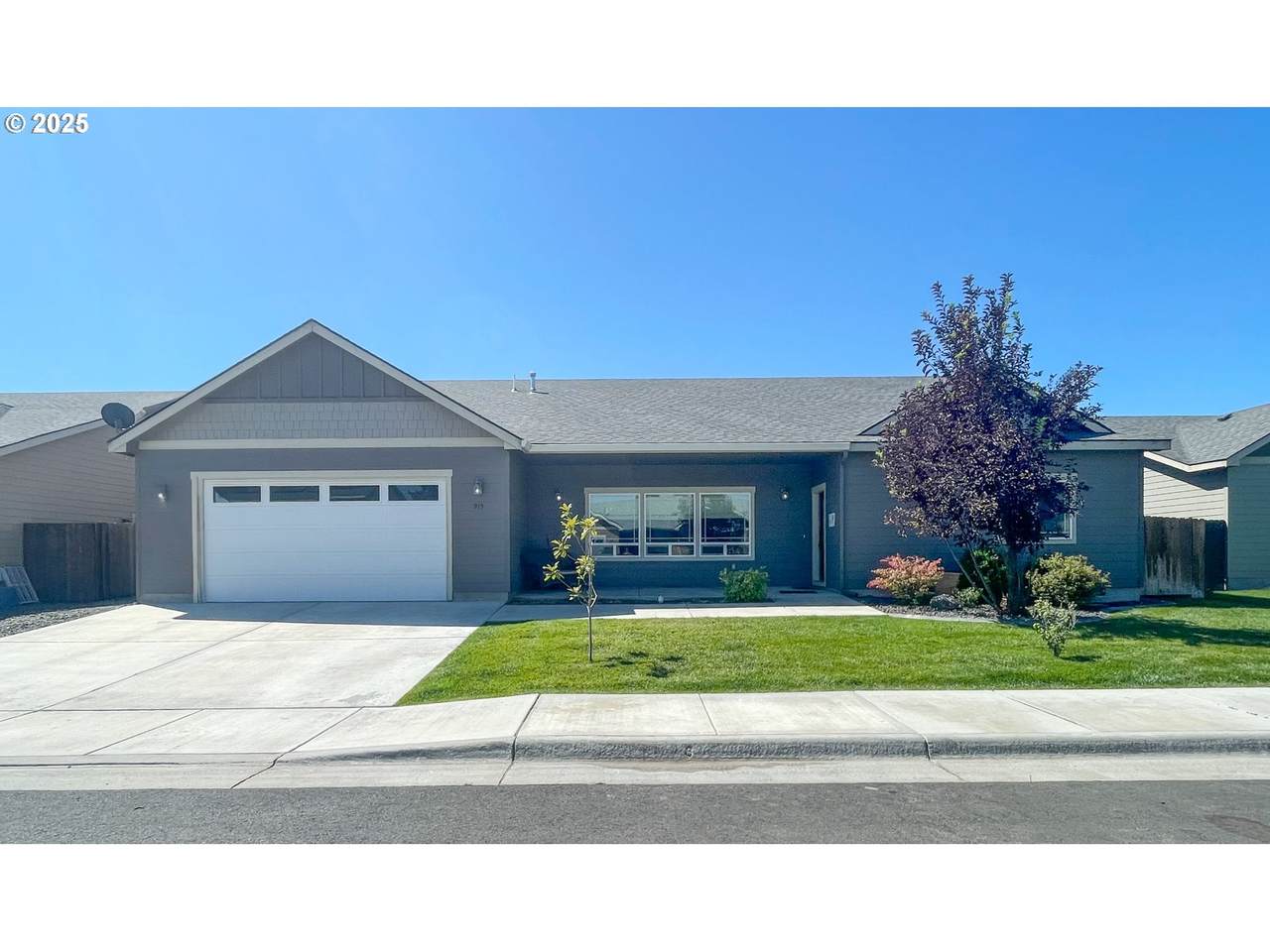 915 Coyote Dr - Photo 1