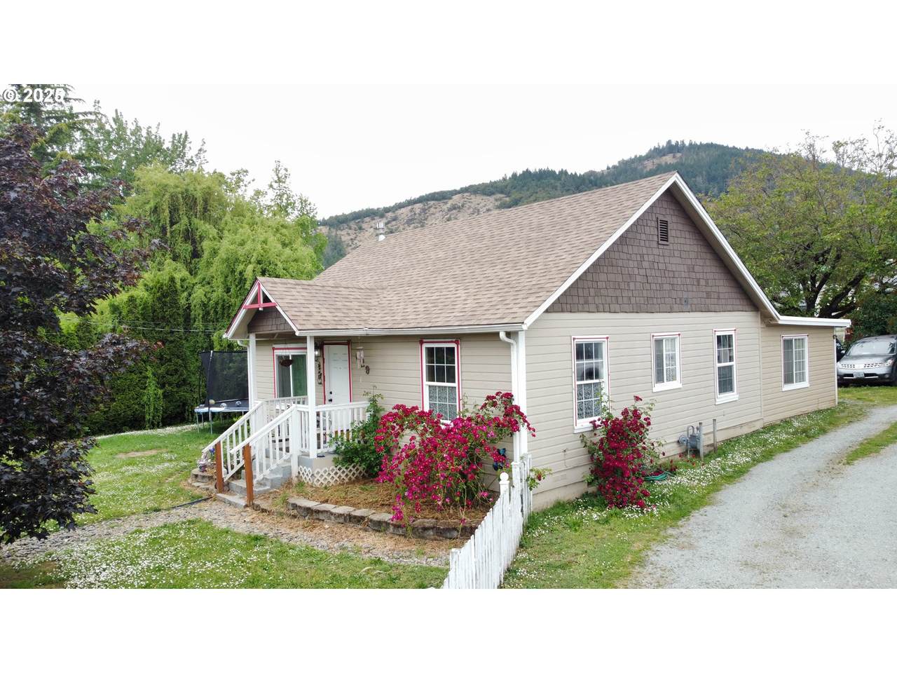 629 Johnson St - Photo 1