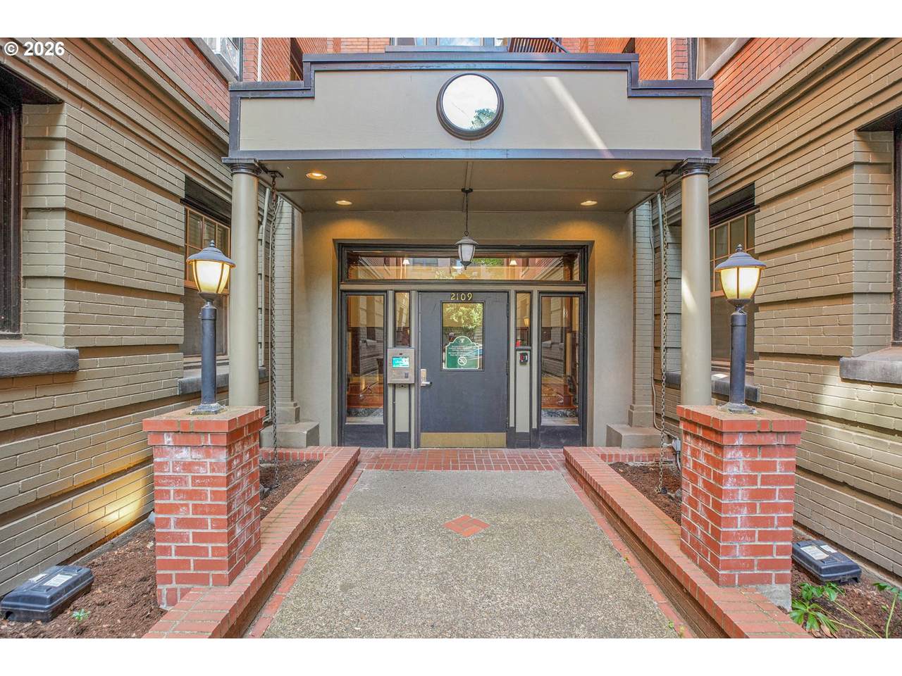 2109 Irving St - Photo 1
