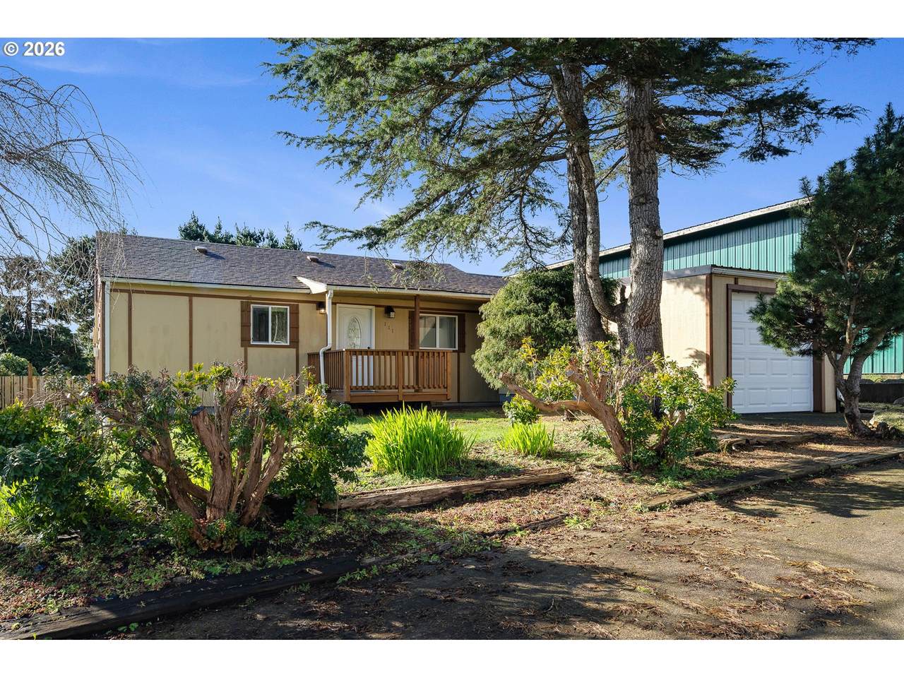 111 Cypress Ave - Photo 1