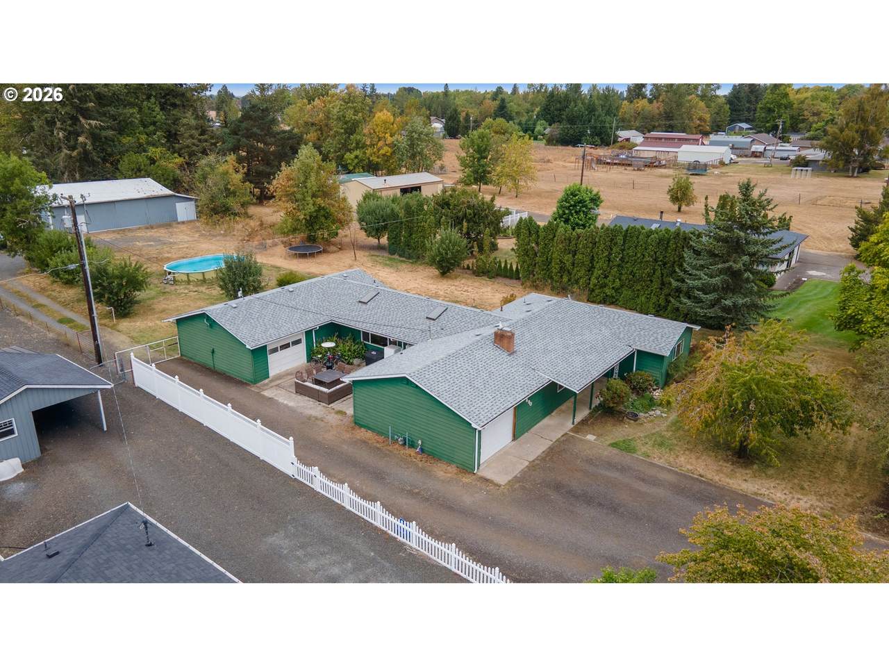 880 Hillview Dr - Photo 1