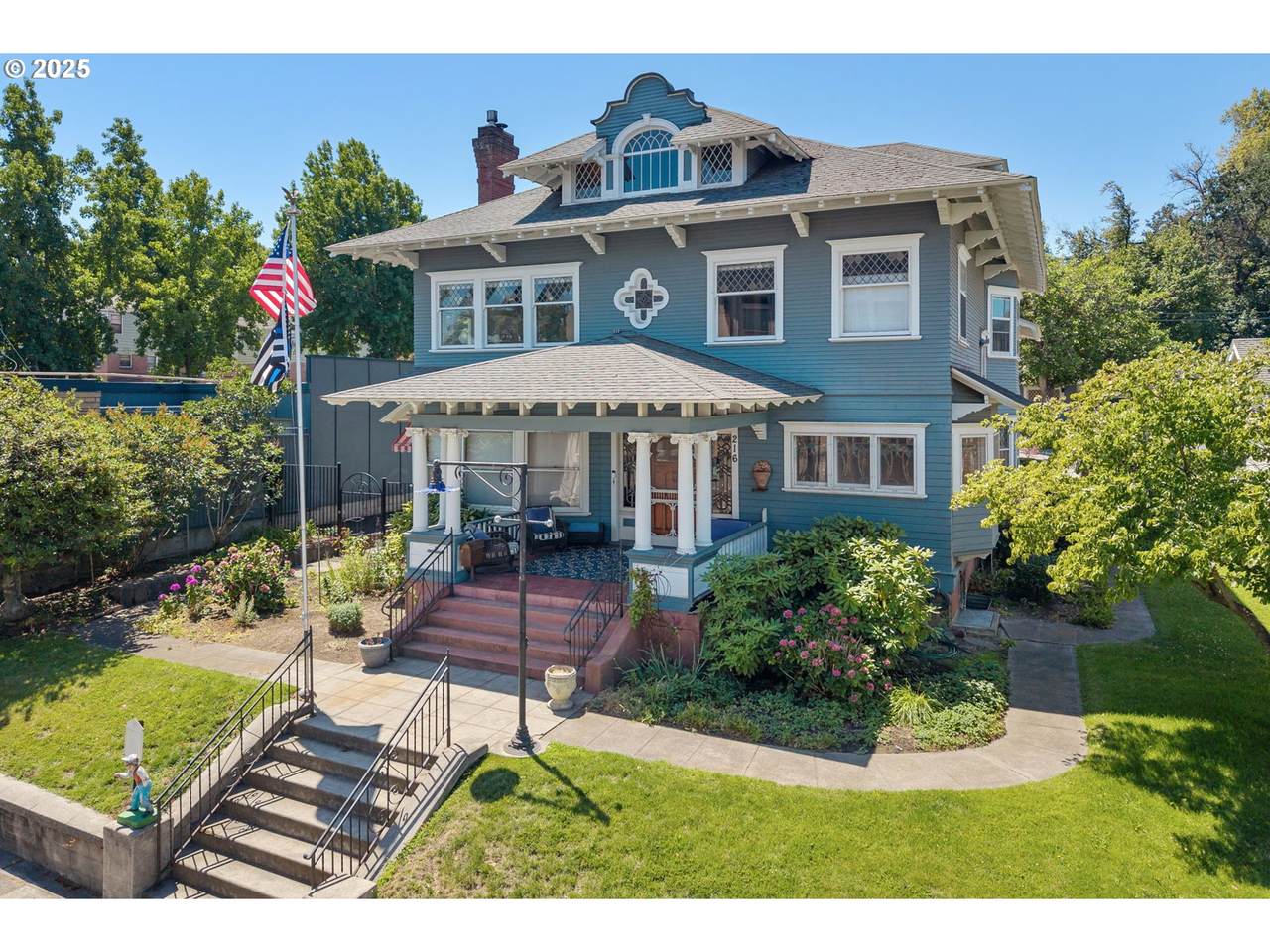 216 5TH St - Photo 1