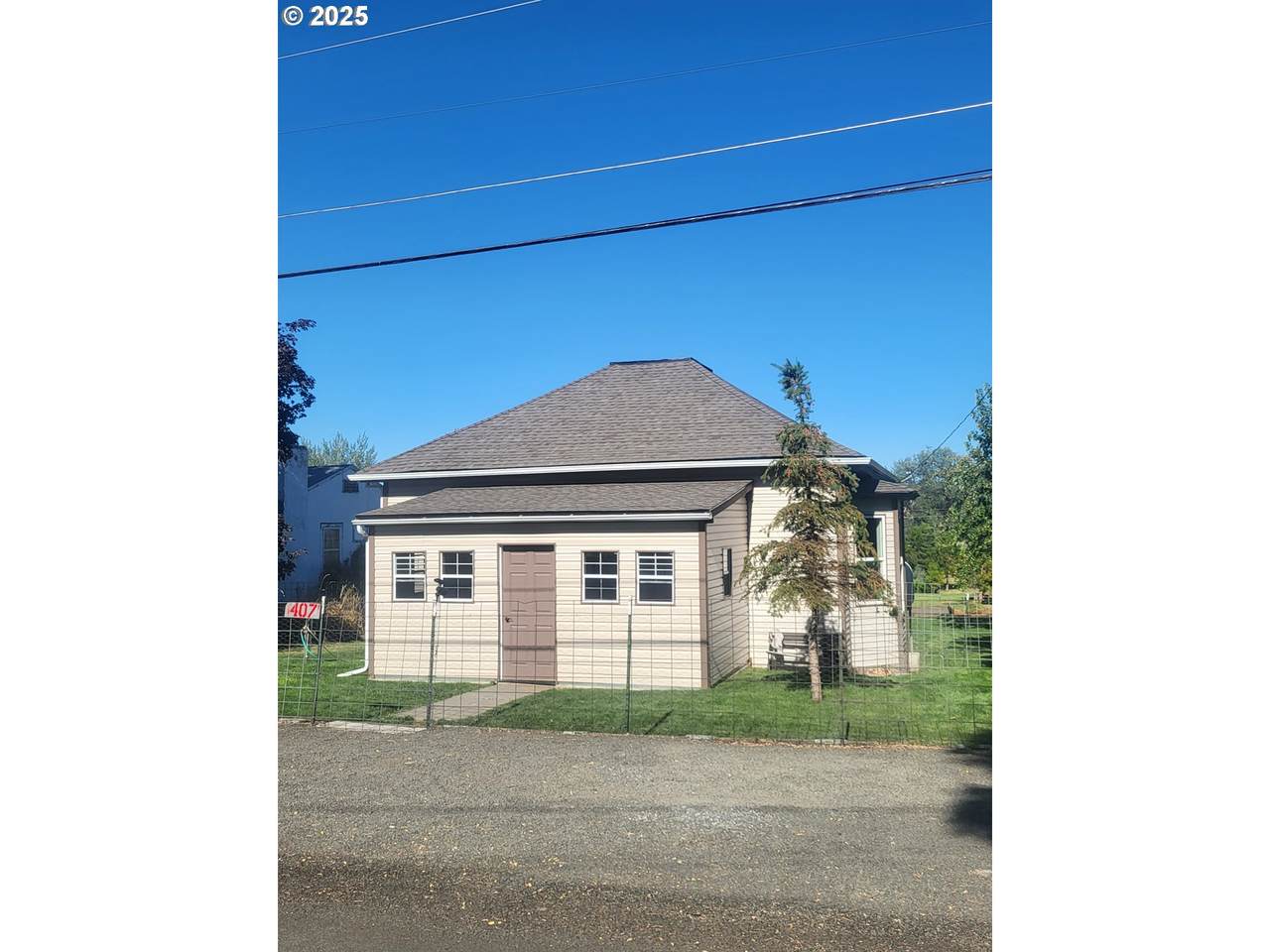 407 Fourth St - Photo 1