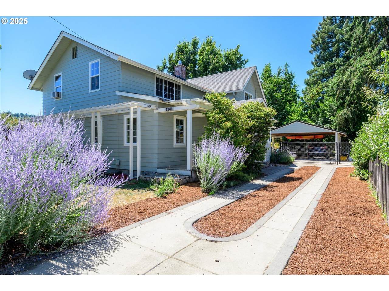 1141 Thayer Ave - Photo 1