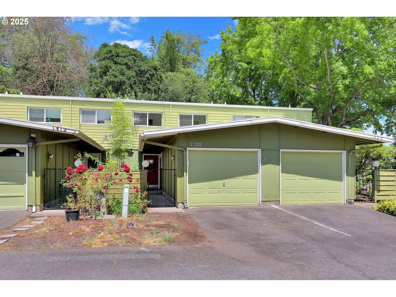 1308 Quaker St - Photo 1