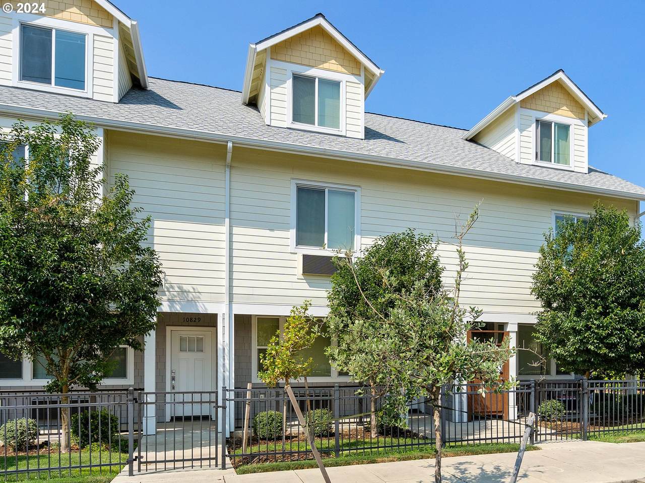 10831 Burnside St - Photo 1