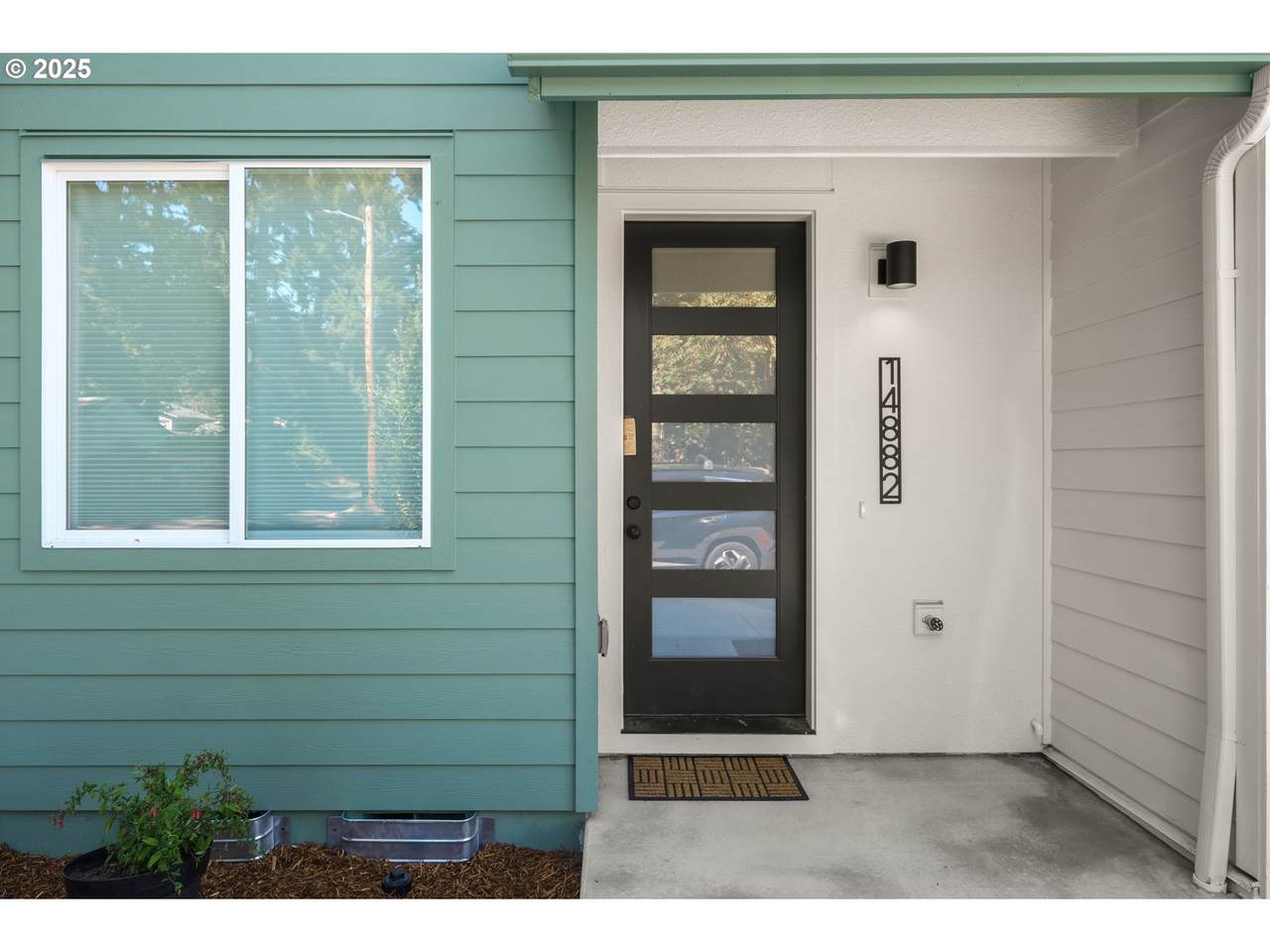 14882 Couch St - Photo 1
