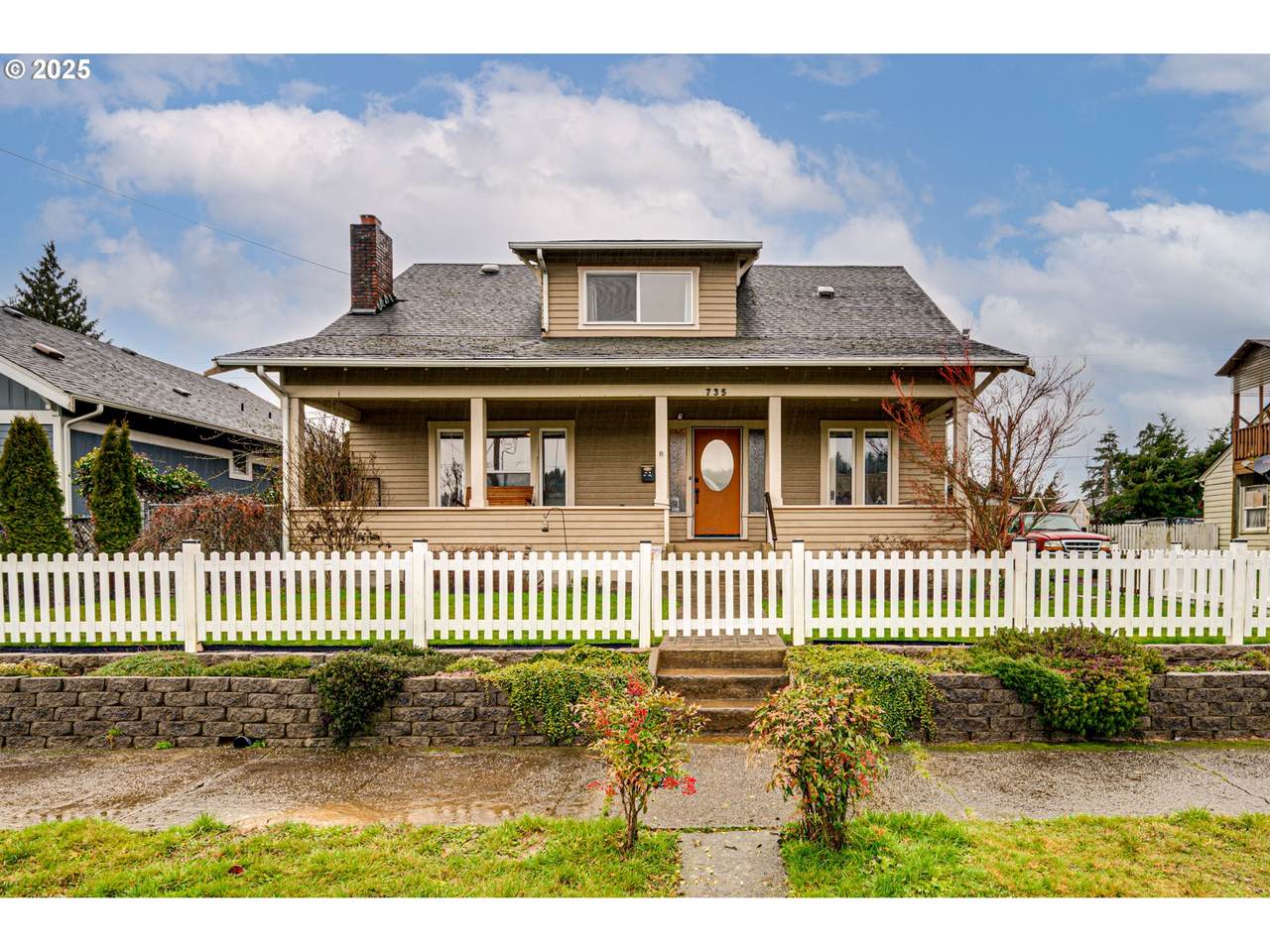 735 New York Ave - Photo 1