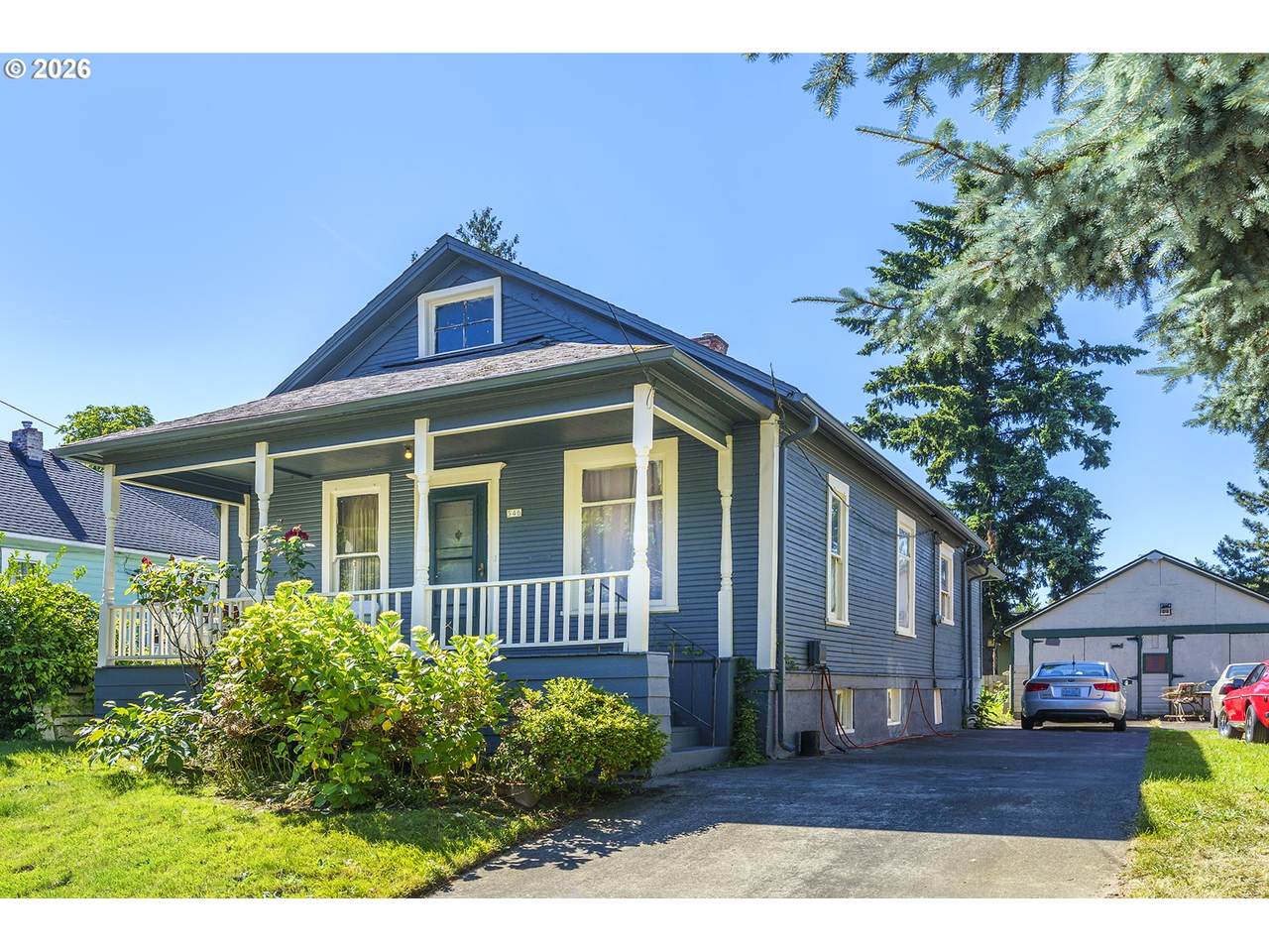 546 Russell St - Photo 1