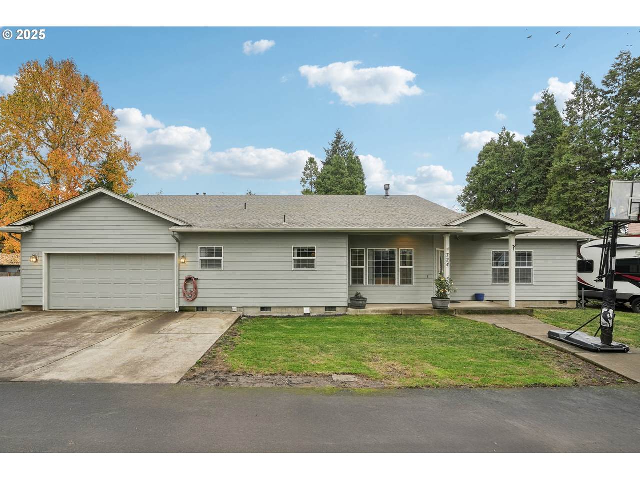 724 Lost Ln - Photo 1