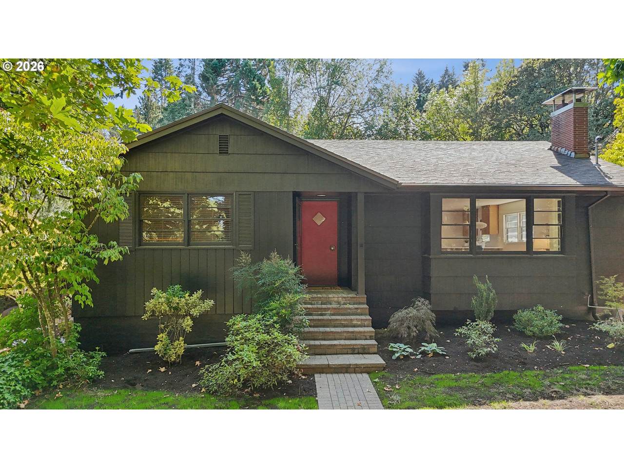 324 Laurel St - Photo 1