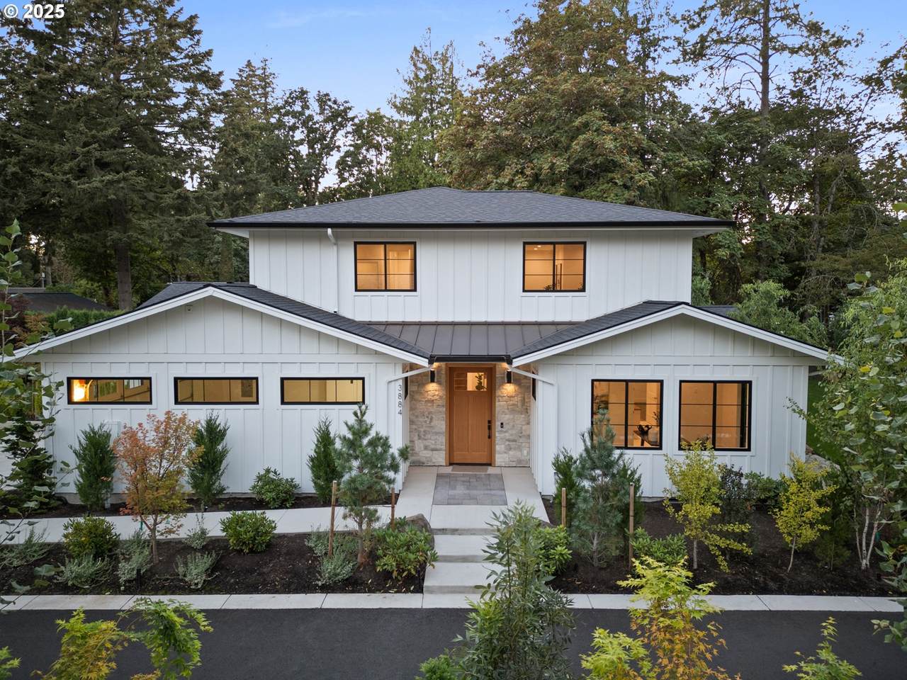 3884 Lake Grove Ave - Photo 1