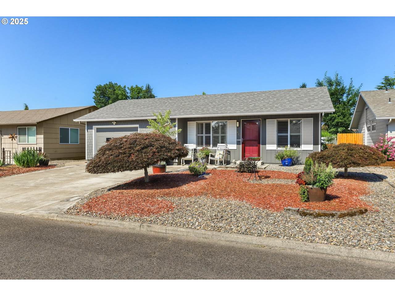 427 Clackamas Cir - Photo 1