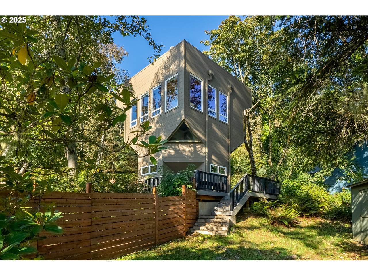 1685 Chinook Ave - Photo 1