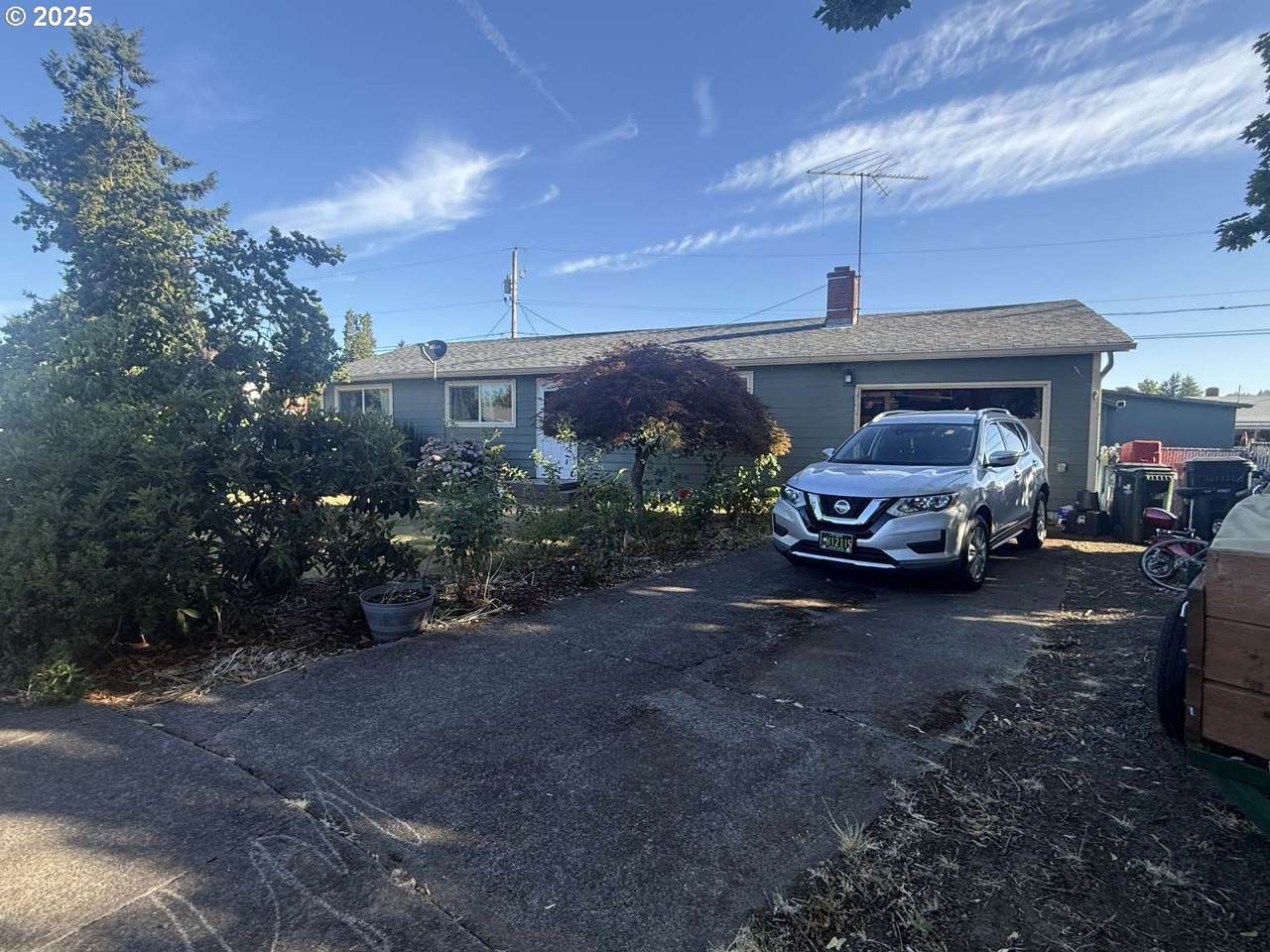 425 39TH Pl - Photo 1