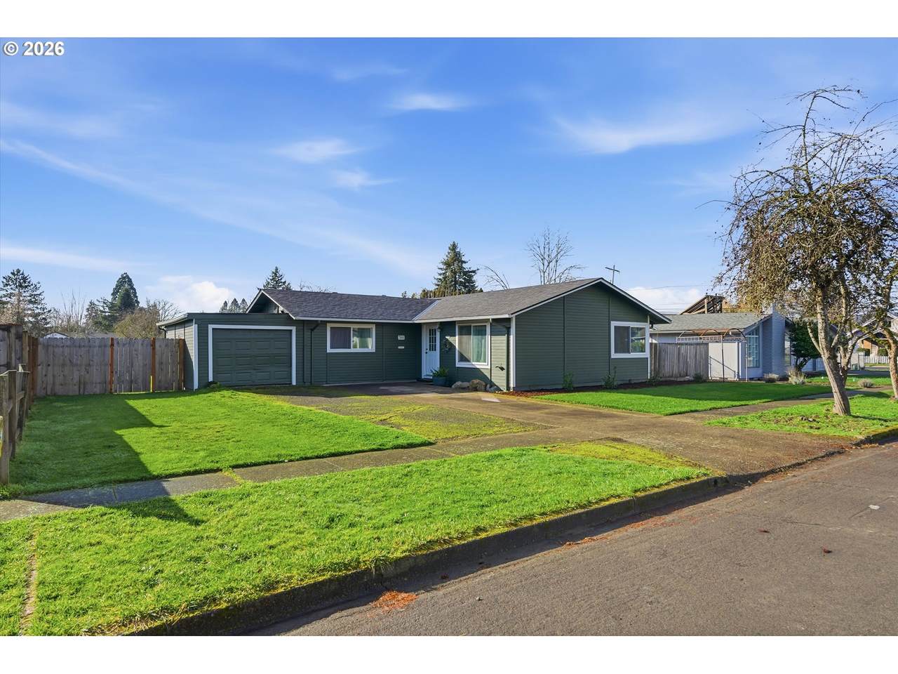 704 Pinehurst Dr - Photo 1