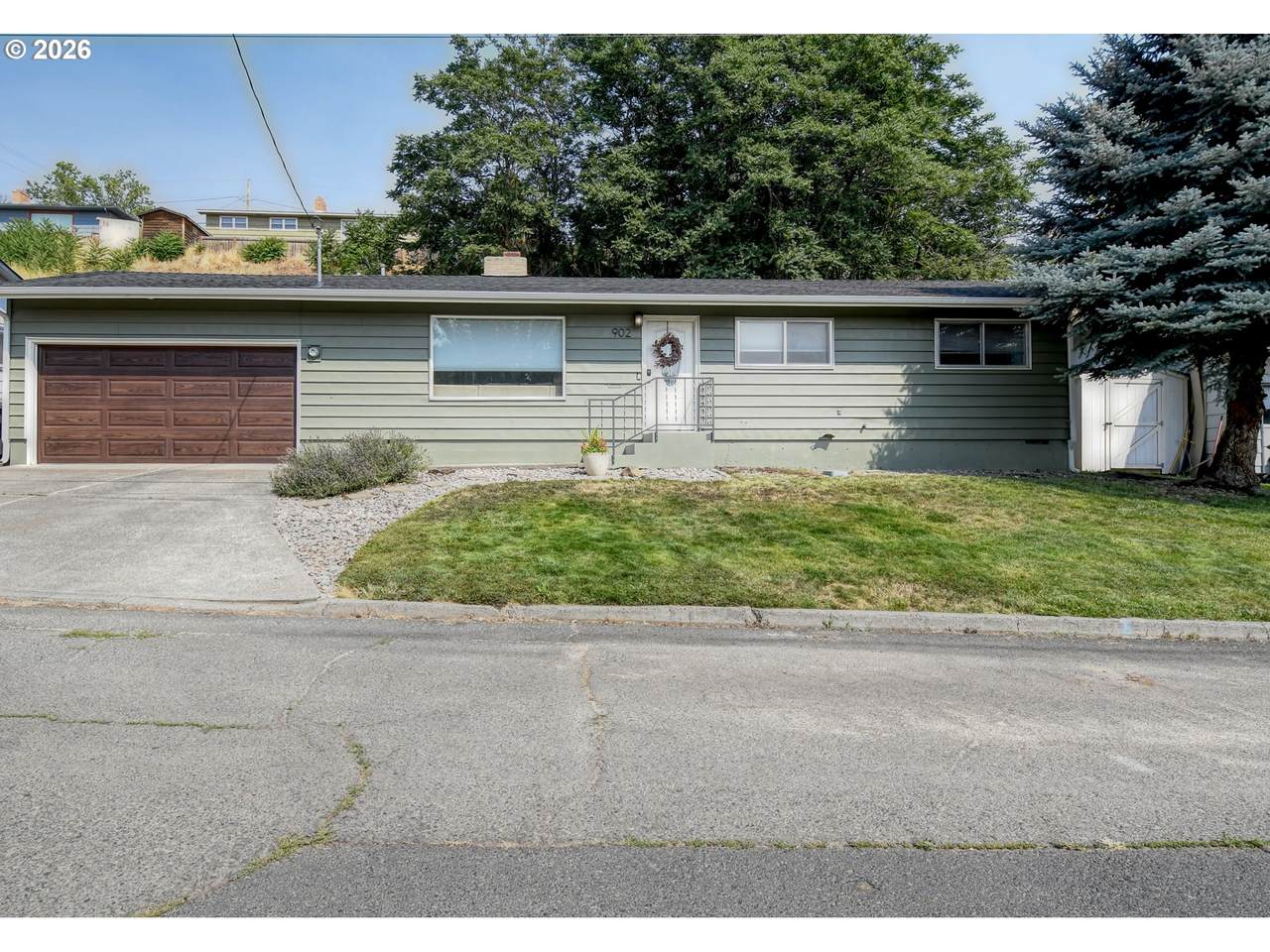902 6TH St - Photo 1