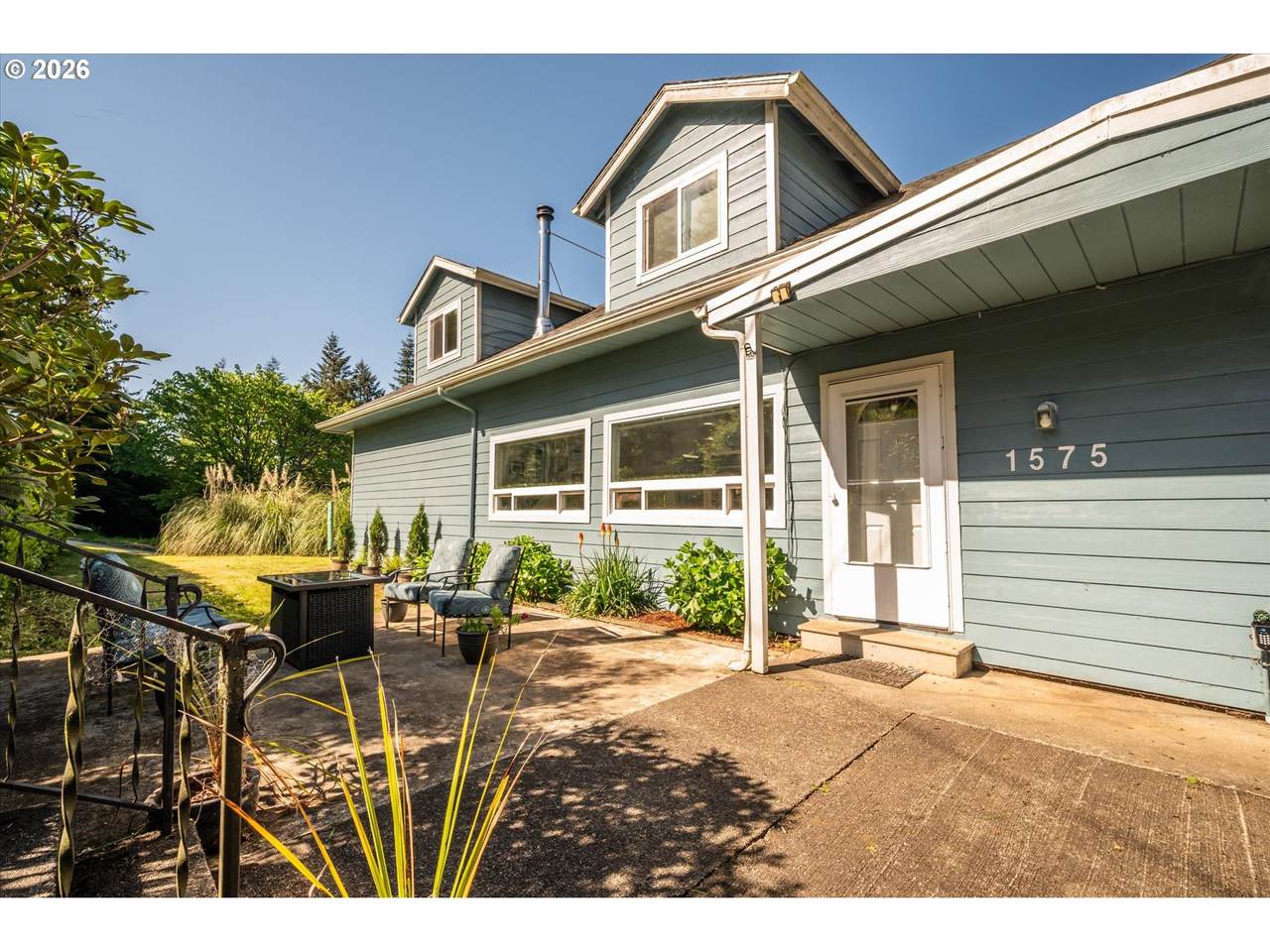 1575 Henry St - Photo 1