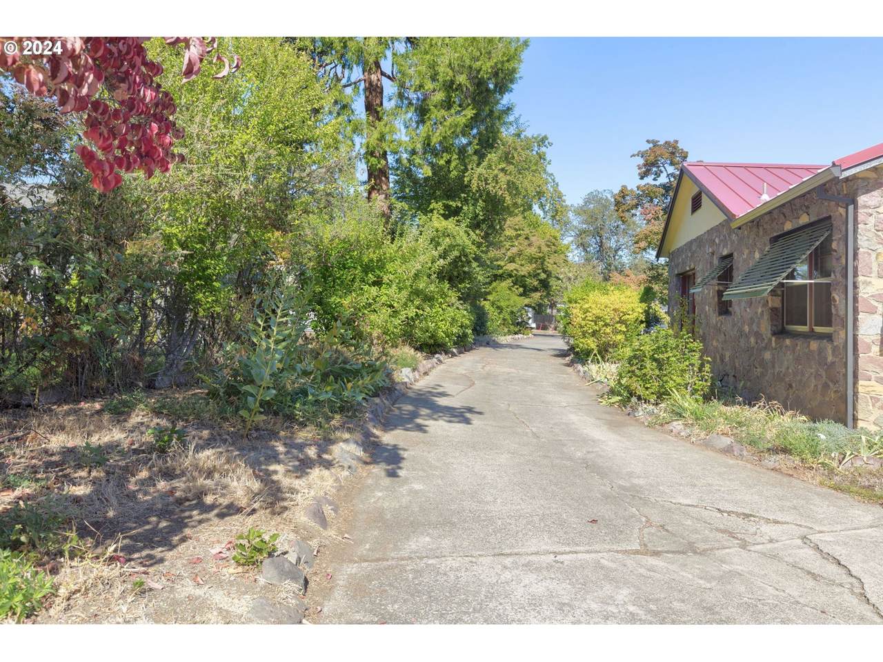 https://bt-photos.global.ssl.fastly.net/portland/1280_boomver_1_136846175-2.jpg