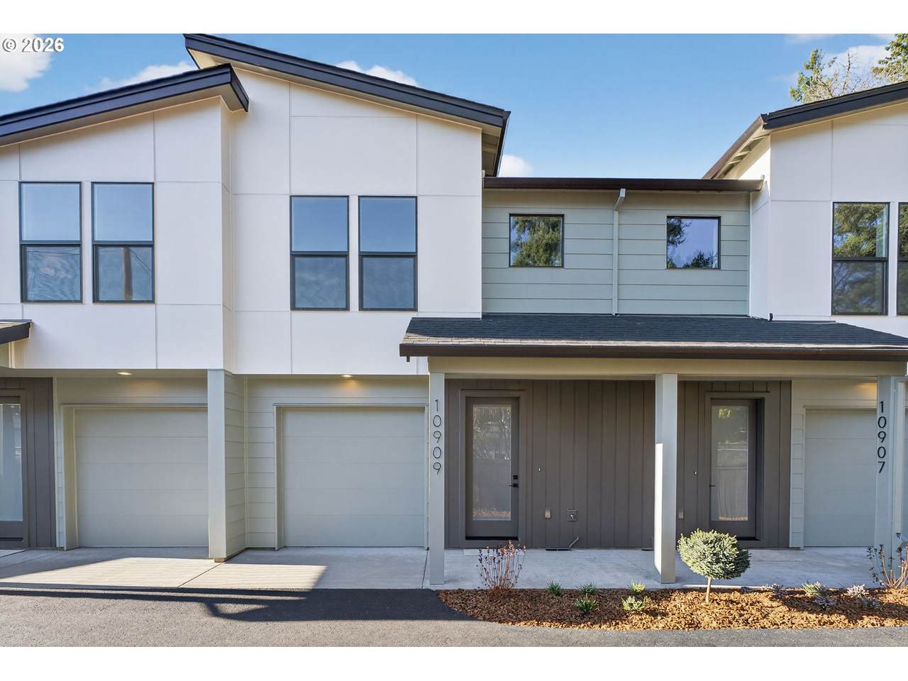 10909 Home Ave - Photo 1