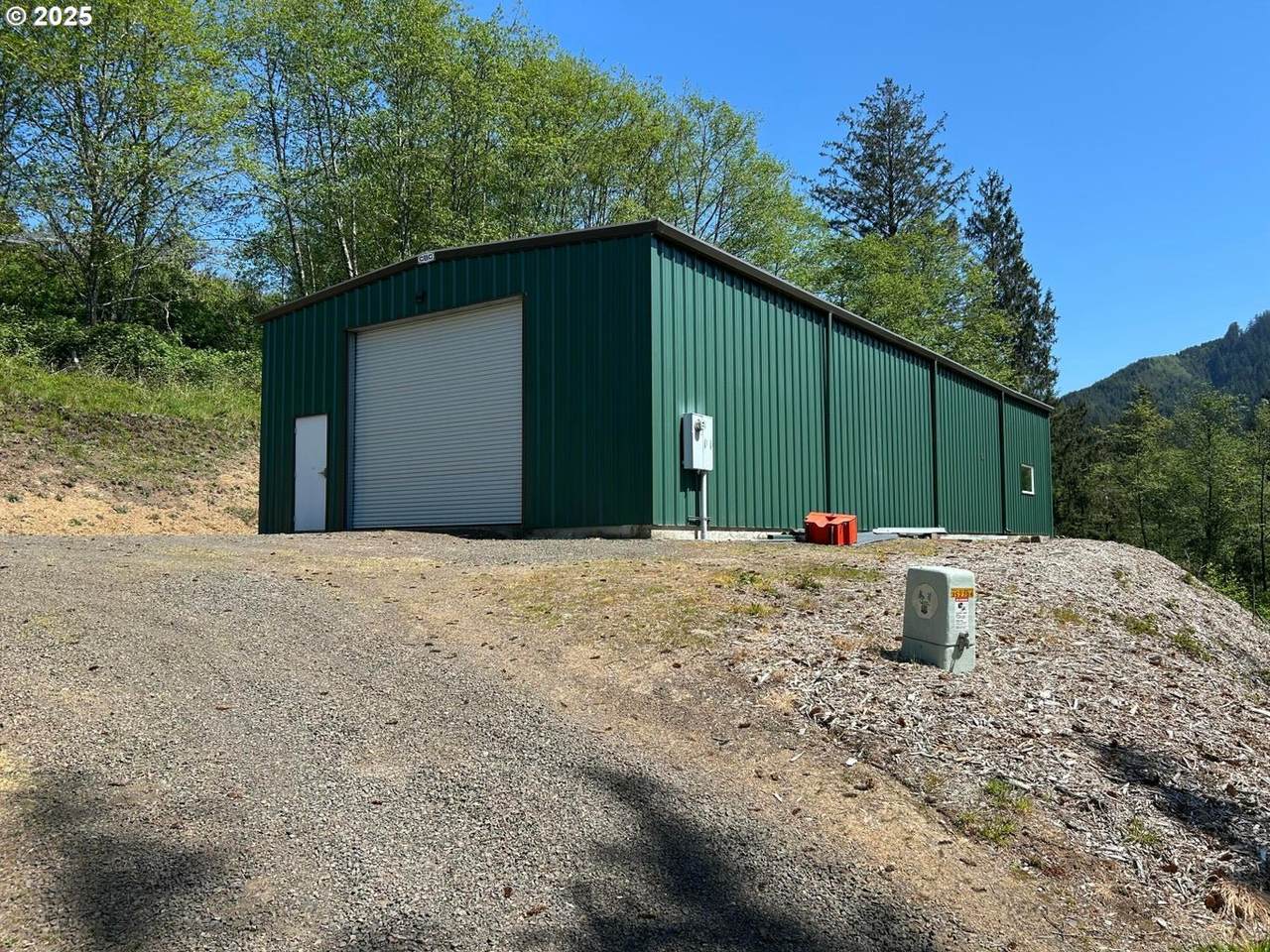 1690 Skyline Dr - Photo 1