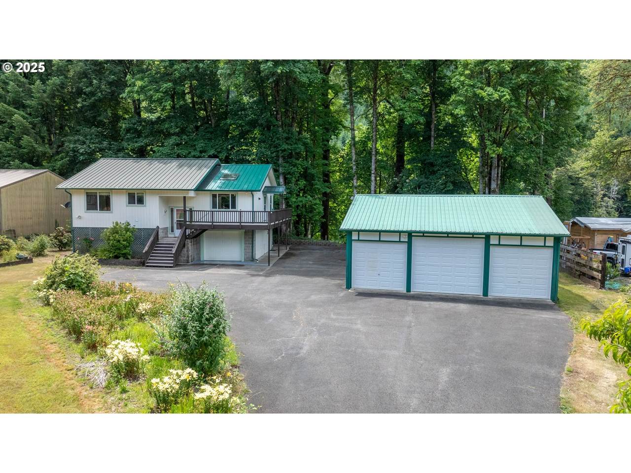 415 Burchard Dr - Photo 1
