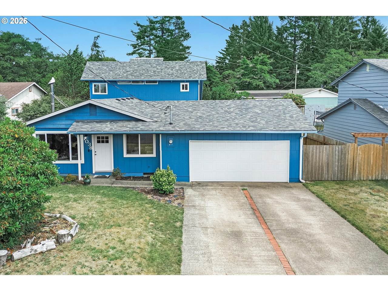 1038 Fogarty St - Photo 1