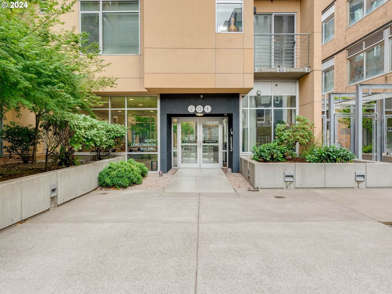 701 Columbia St - Photo 1