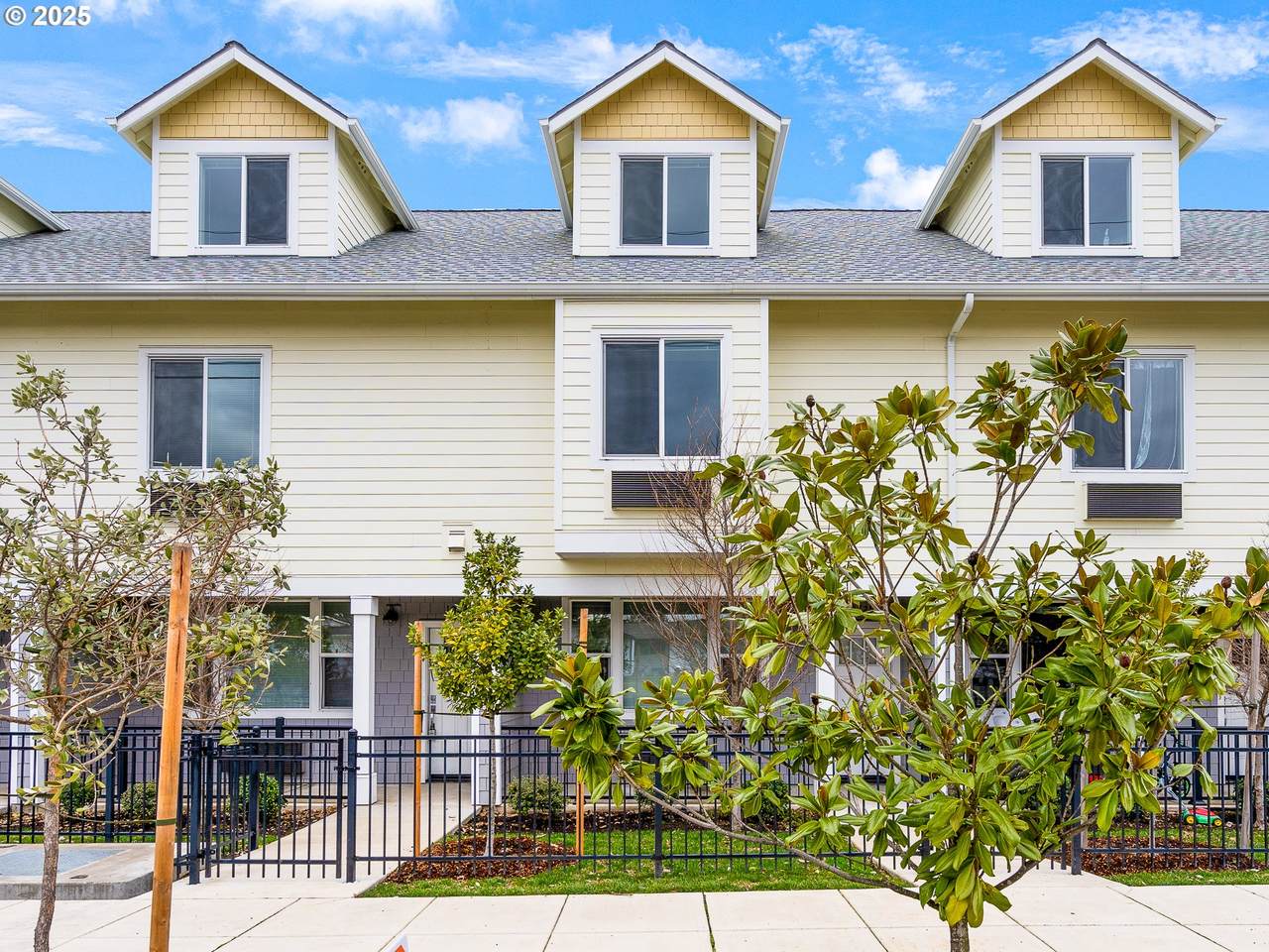 10829 Burnside St - Photo 1