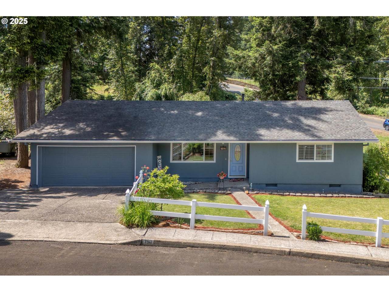 750 Hill Way - Photo 1