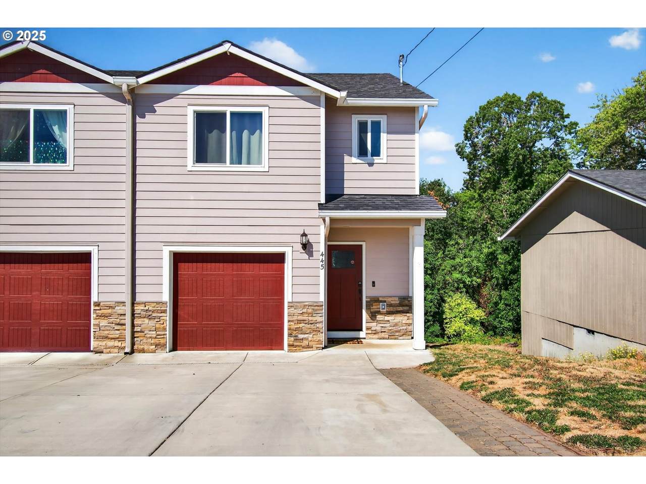 445 4TH St - Photo 1