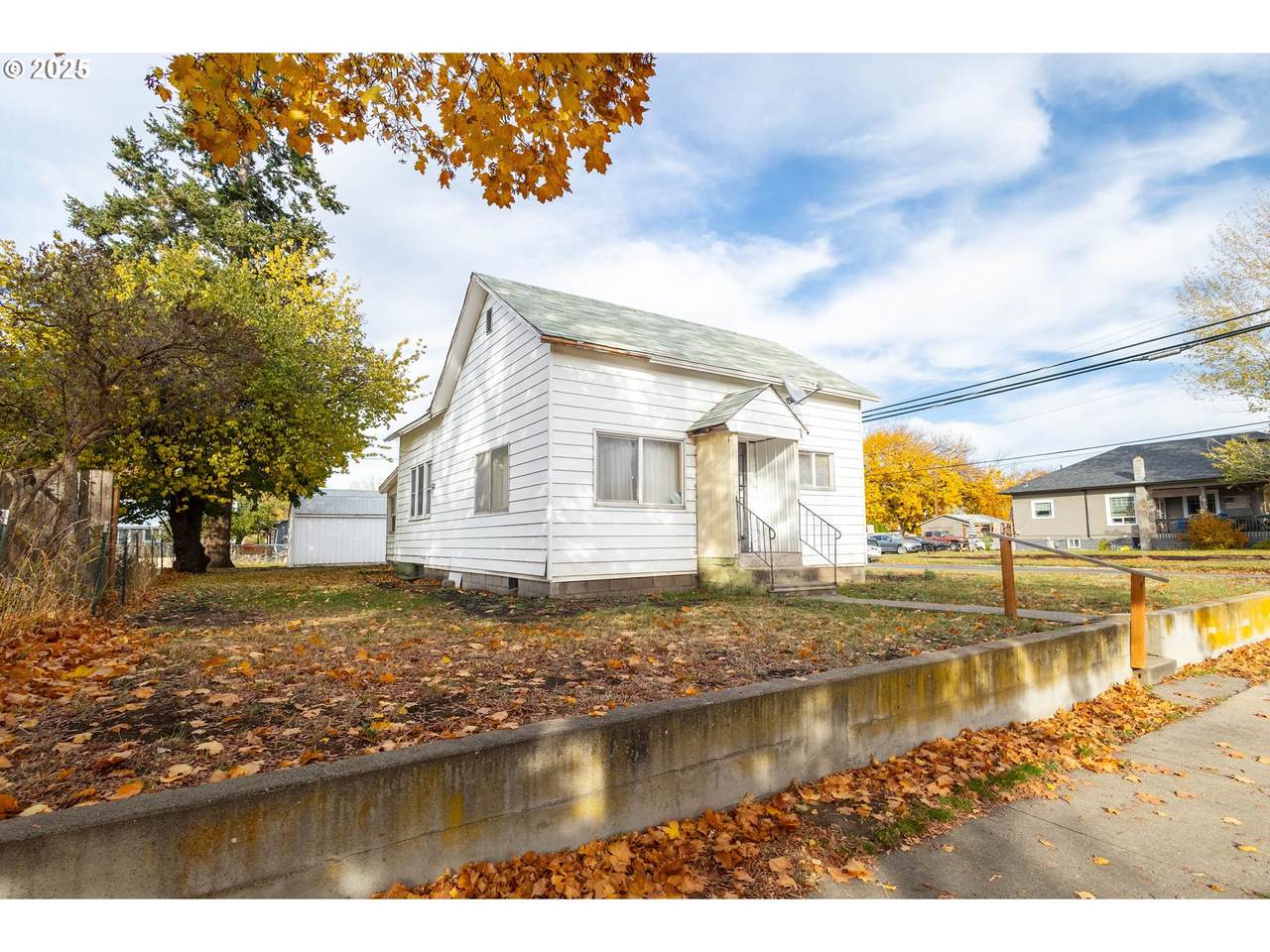 1425 Jackson Ave - Photo 1