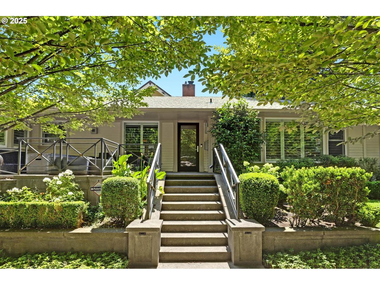 2324 Thompson St - Photo 1