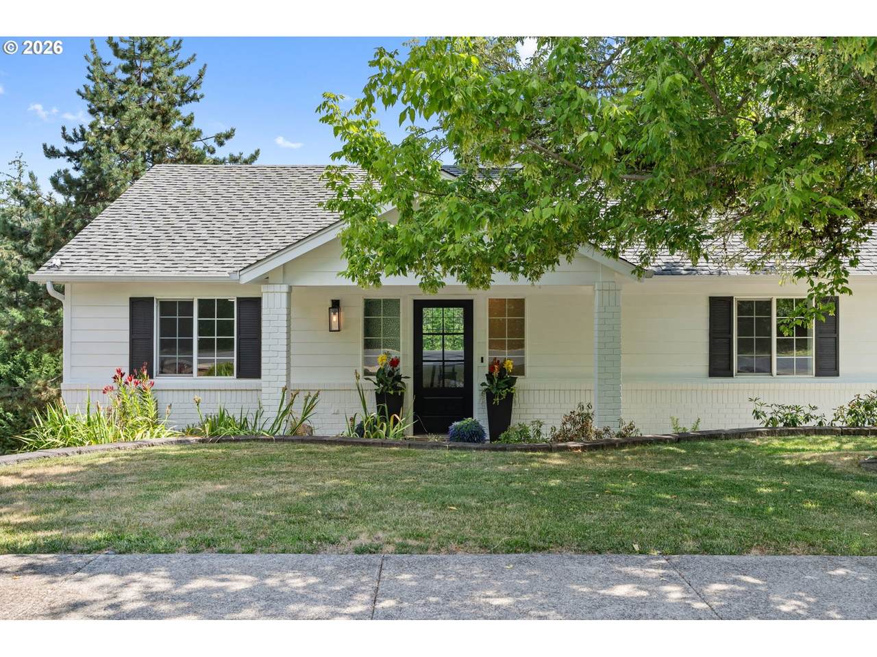 720 Holly Ave - Photo 1
