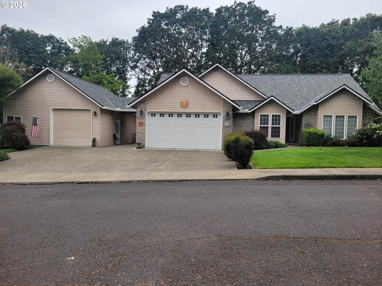 105 Madrona Ct - Photo 1