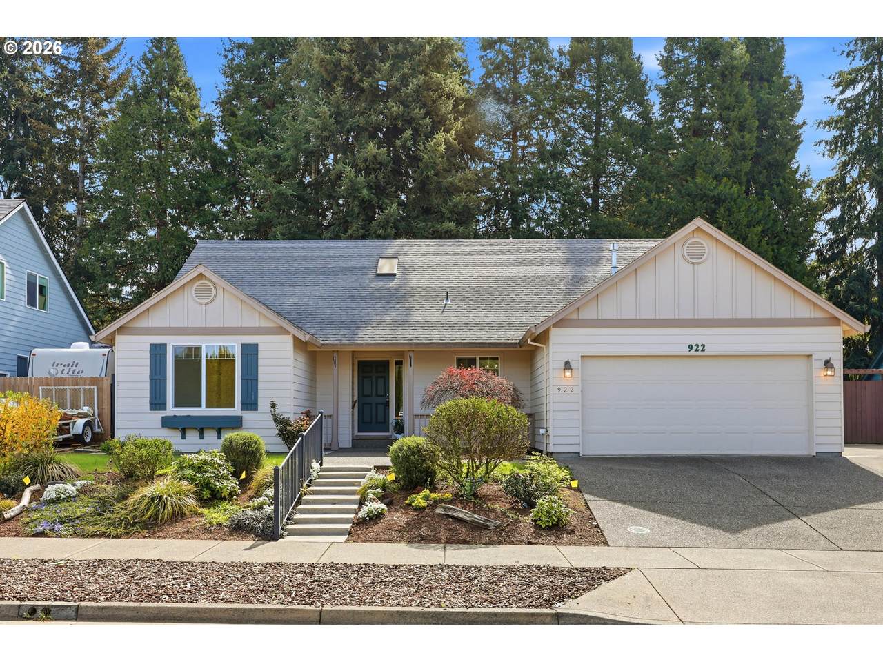 922 Travis Dr - Photo 1
