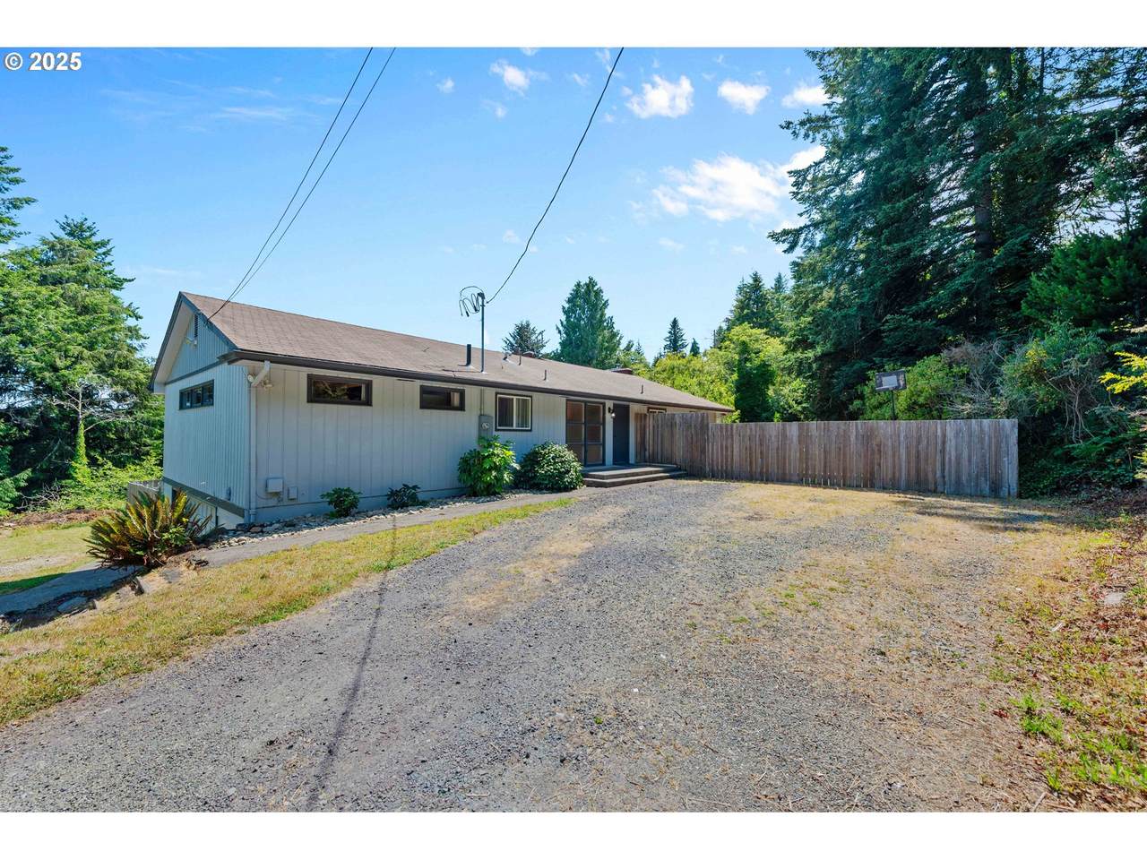 1300 Ingersoll St - Photo 1