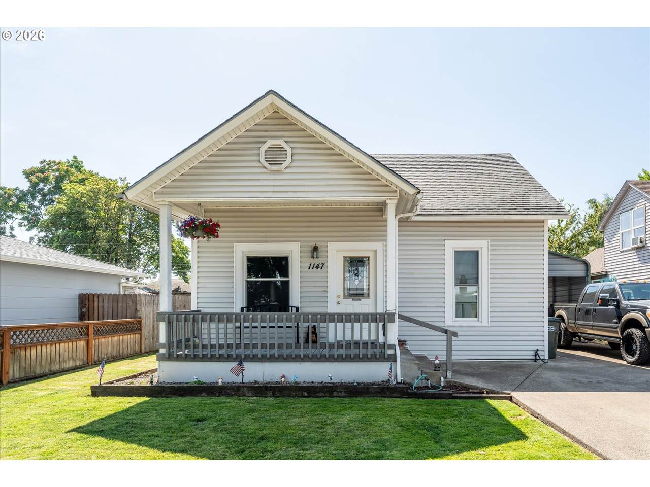 1147 Juniper St - Photo 1