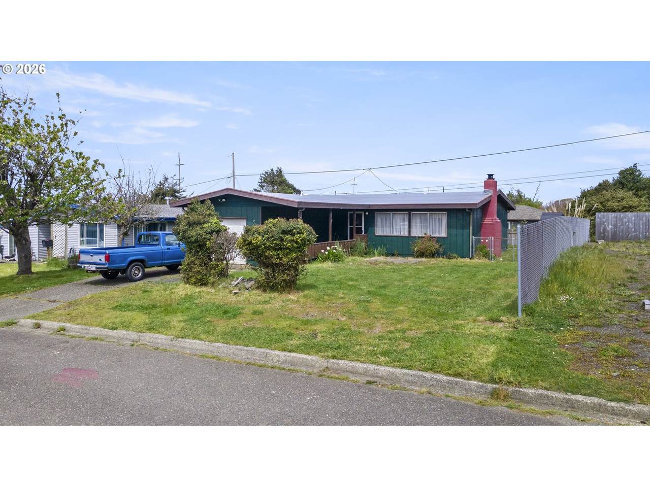 1060 Garfield Ave - Photo 1