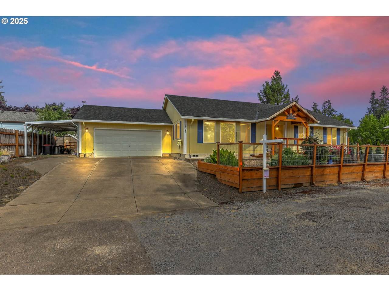 709 Park St - Photo 1