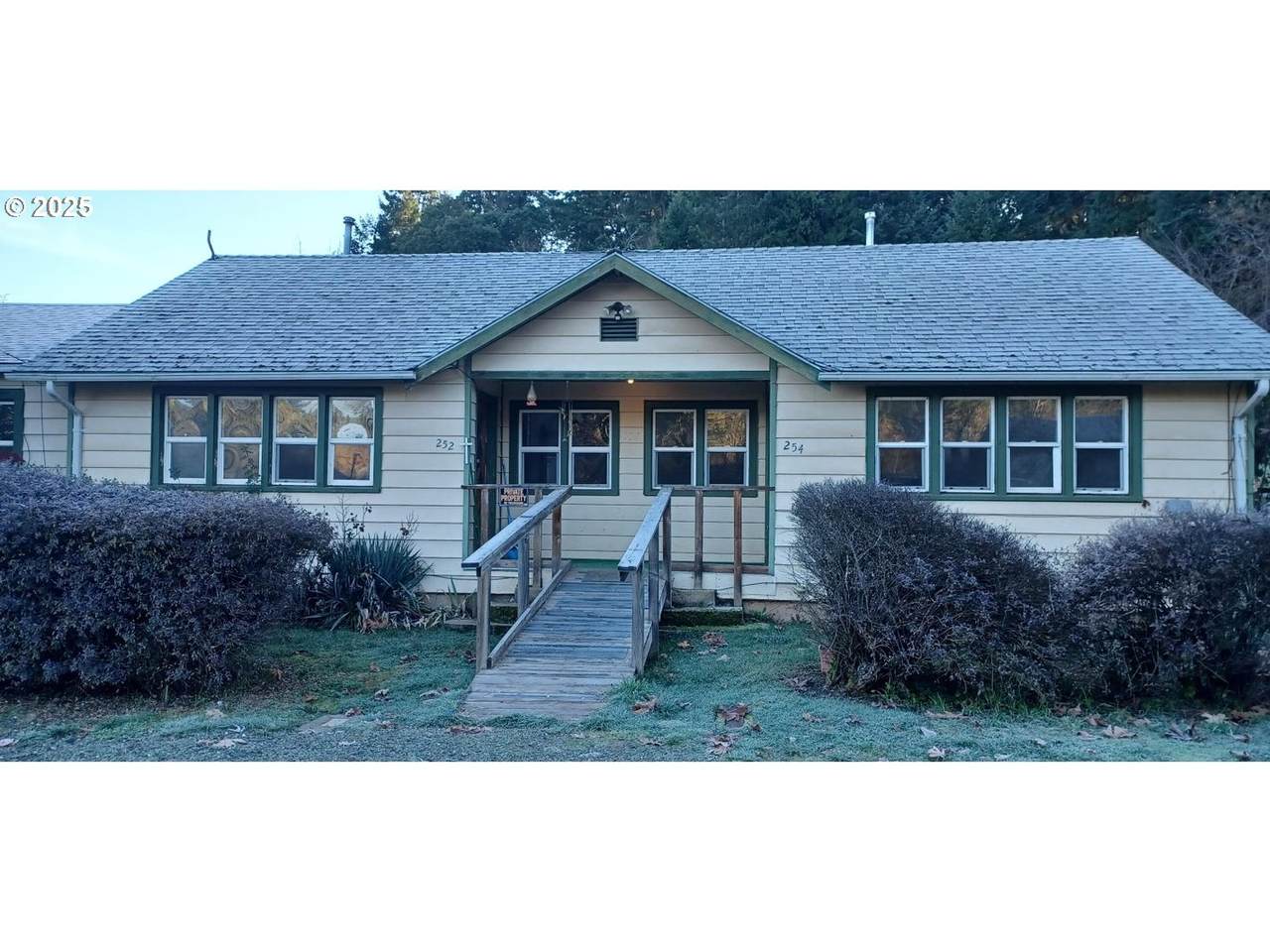 252 5TH St - Photo 1