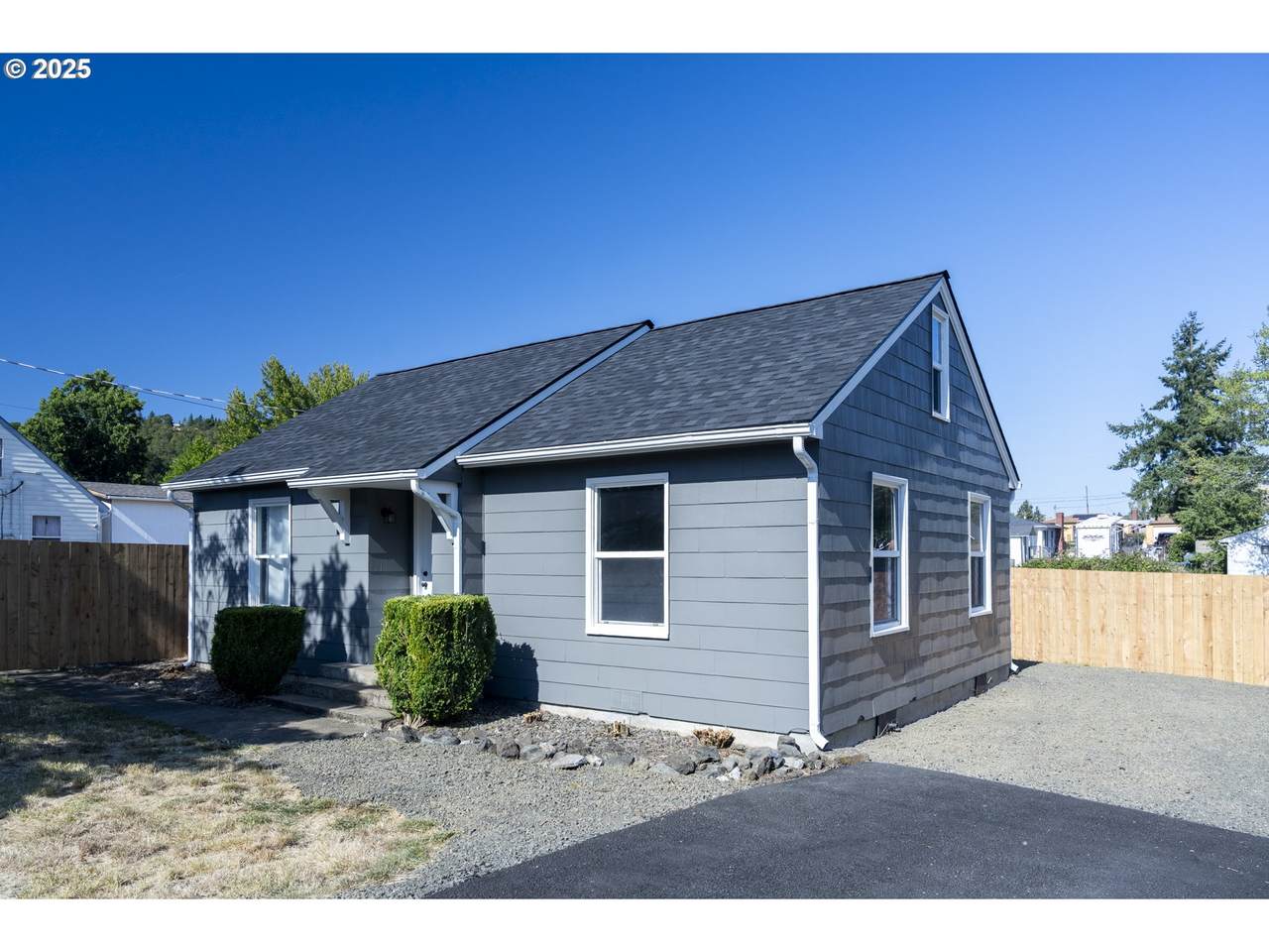 137 Flagg St - Photo 1
