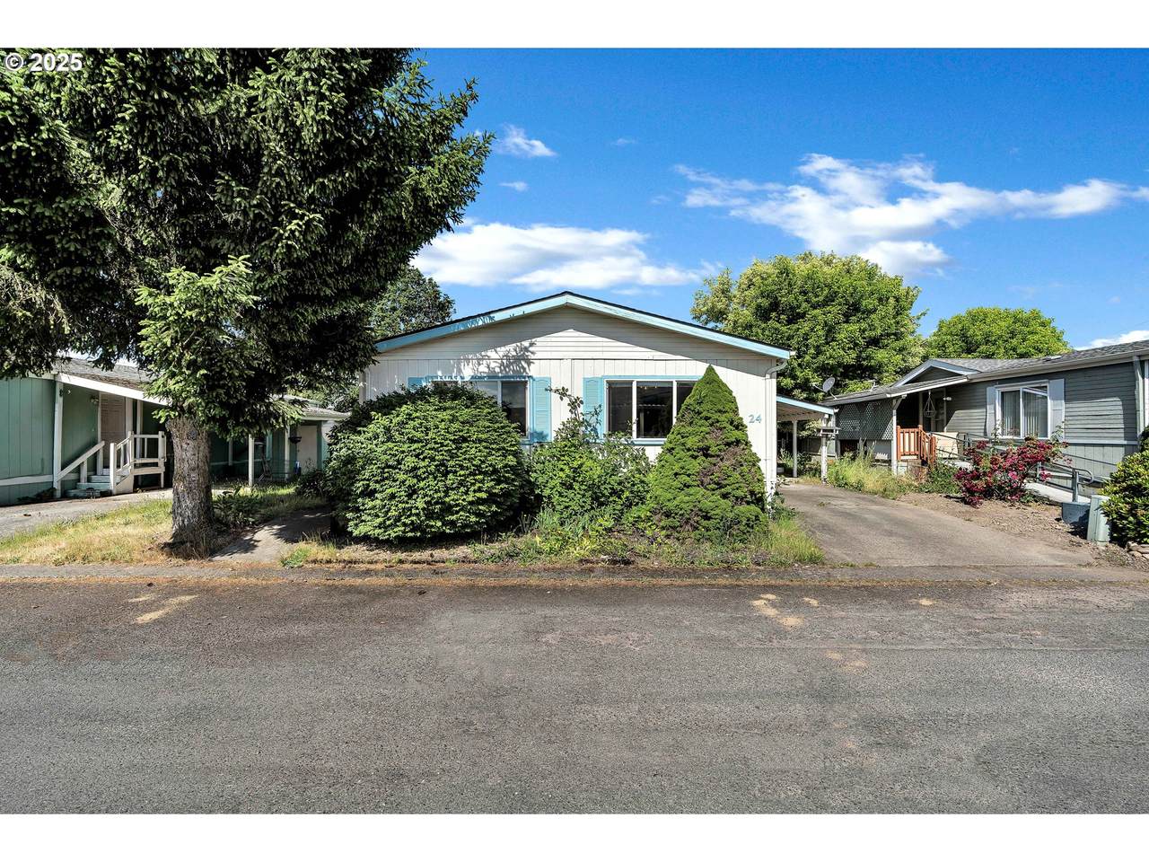 13216 59TH St - Photo 1