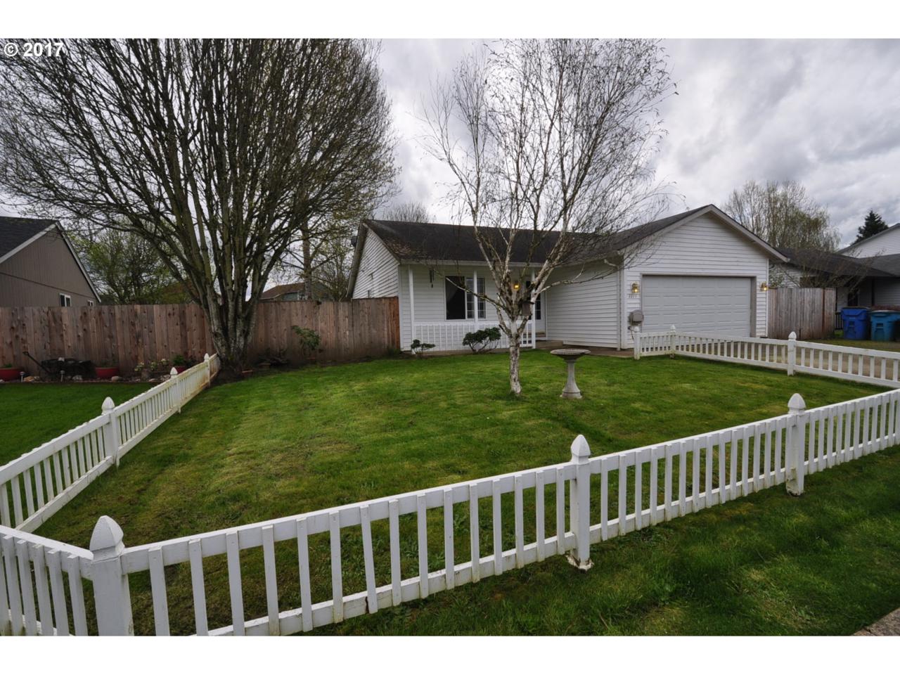 2211 10TH St - Photo 1