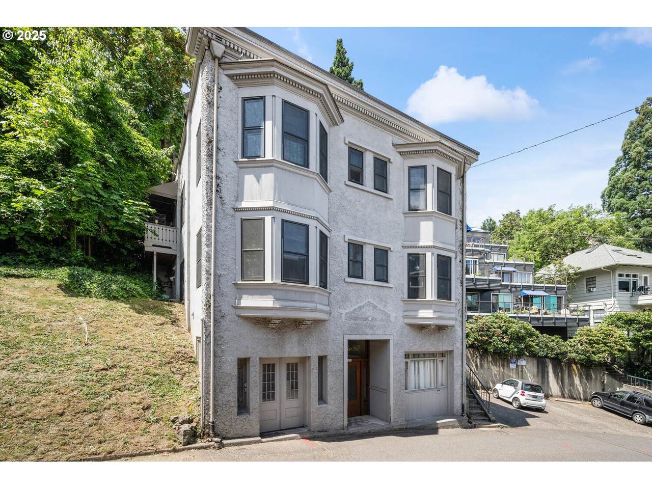 839 Green Ave - Photo 1