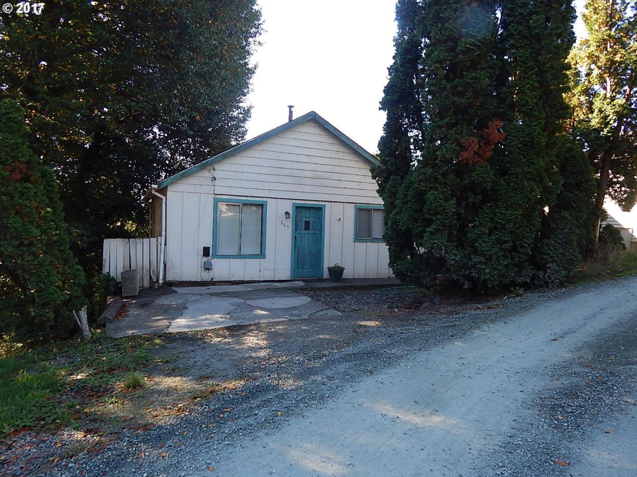 885 10TH St - Photo 1