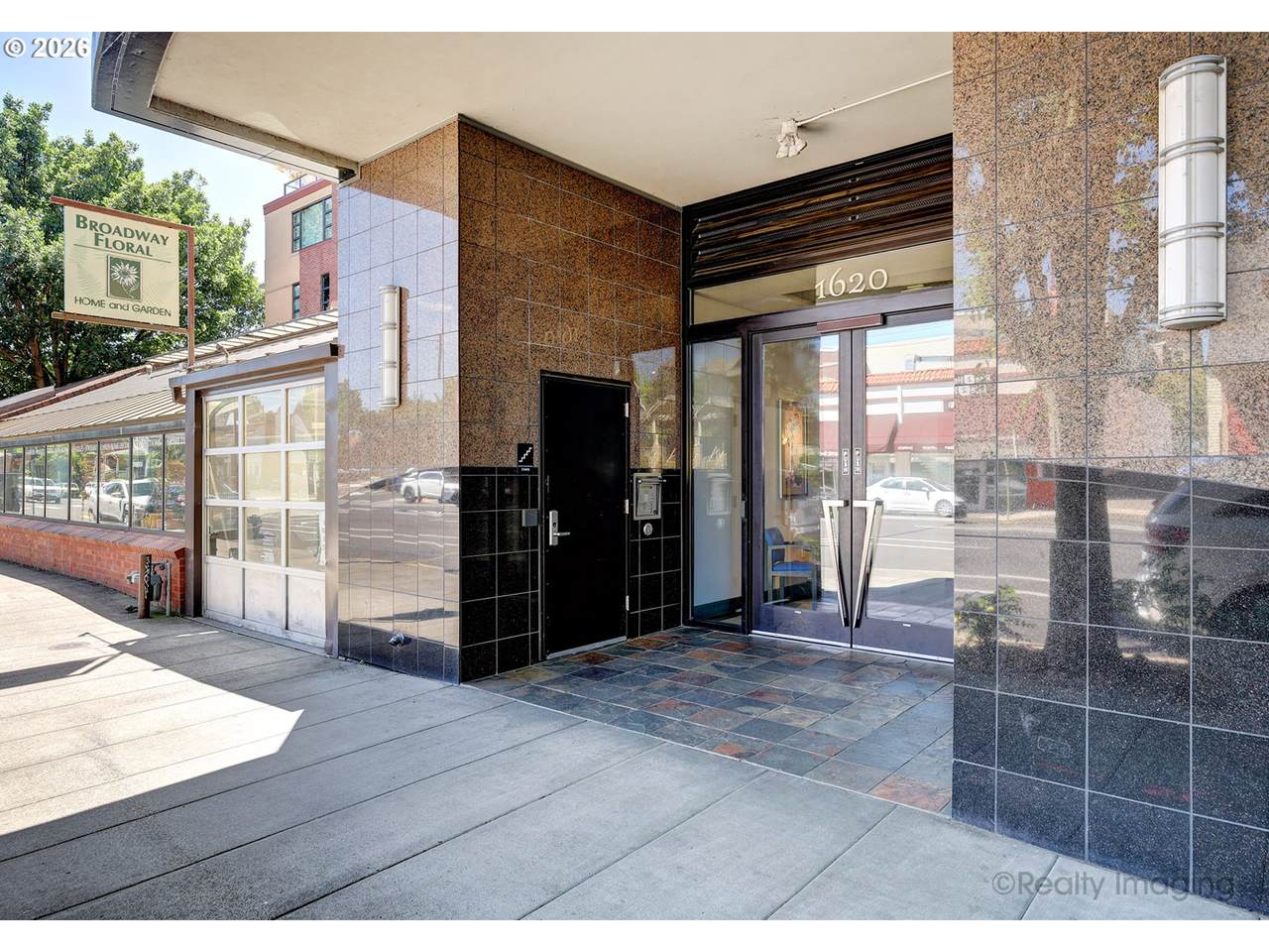 1620 Broadway St - Photo 1