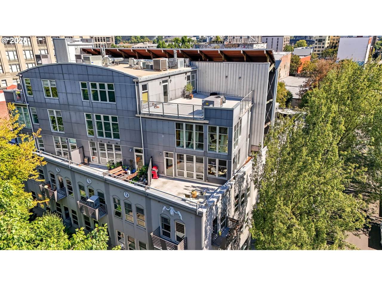 725 Flanders St - Photo 1