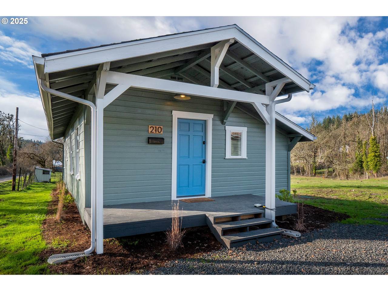 210 Dorris St - Photo 1